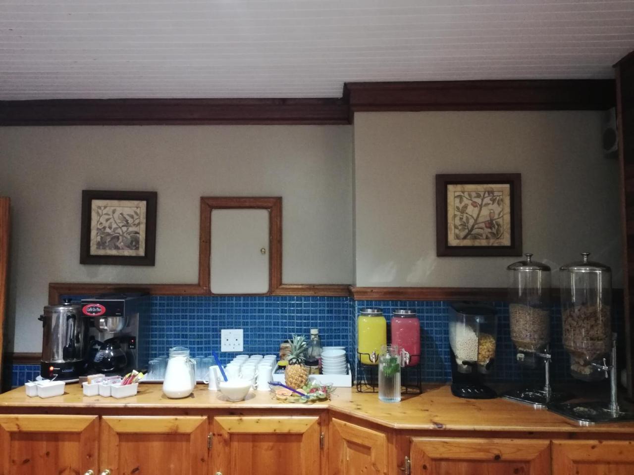 Oakwood Lodge Bloemfontein Exterior photo The kitchen at the station